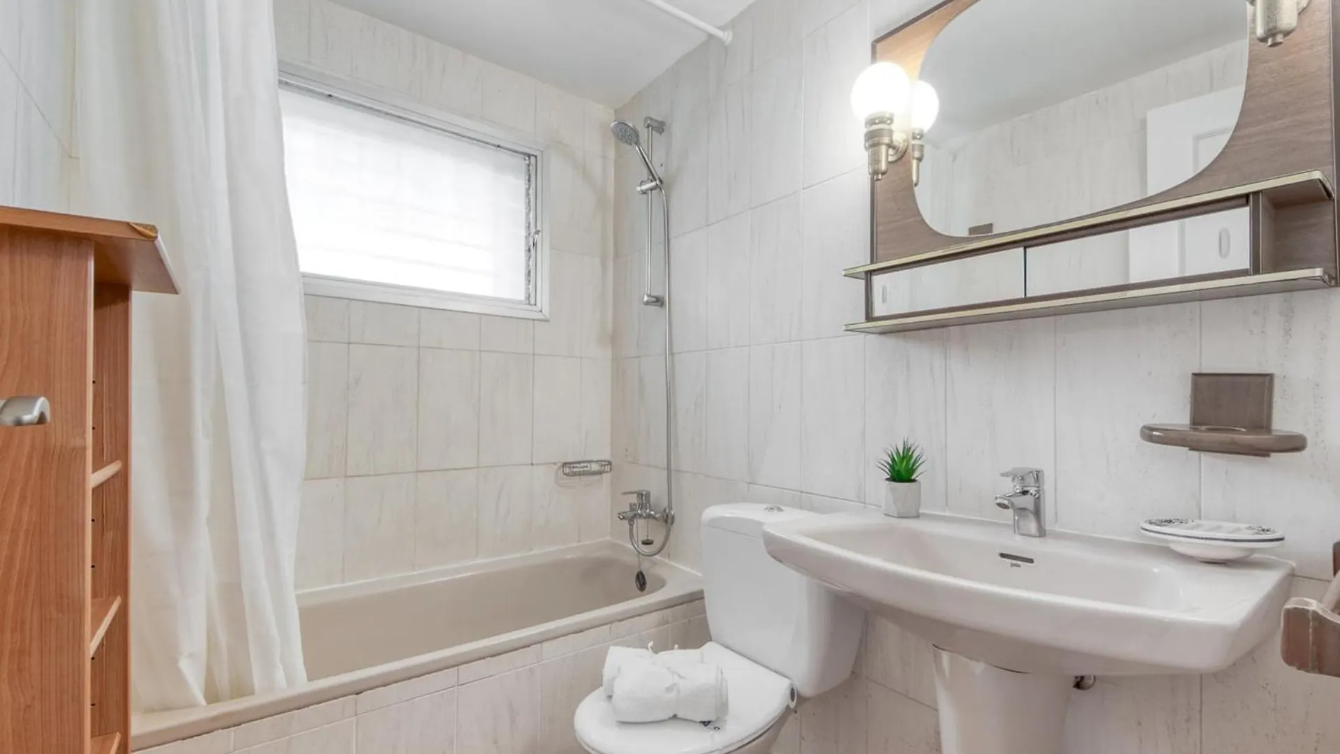 Posh Apartment In Roses Centro